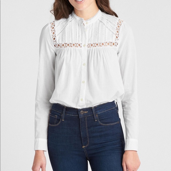 GAP Tops - 🆕Pintuck Mockneck Lace-Trim Blouse (M)